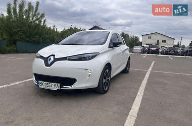 Хэтчбек Renault Zoe 2015 в 