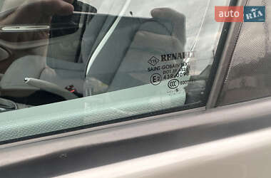 Хэтчбек Renault Zoe 2015 в 