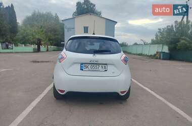Хэтчбек Renault Zoe 2015 в 