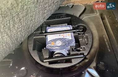 Хетчбек Renault Zoe 2014 в 