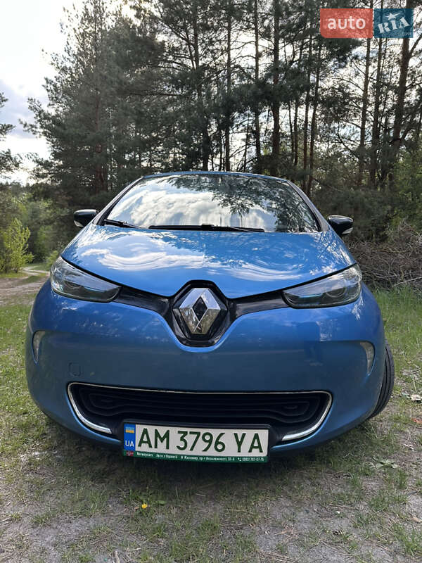 Хэтчбек Renault Zoe 2017 в 