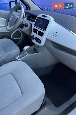 Хэтчбек Renault Zoe 2015 в 