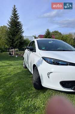 Хэтчбек Renault Zoe 2016 в 