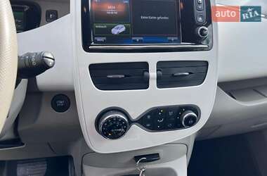Хэтчбек Renault Zoe 2016 в 