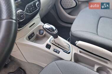 Хетчбек Renault Zoe 2015 в 
