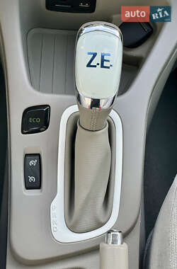 Хэтчбек Renault Zoe 2014 в 