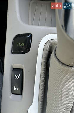 Хэтчбек Renault Zoe 2014 в 