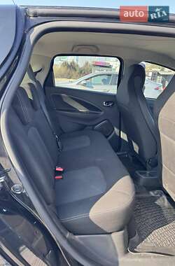 Хэтчбек Renault Zoe 2017 в 
