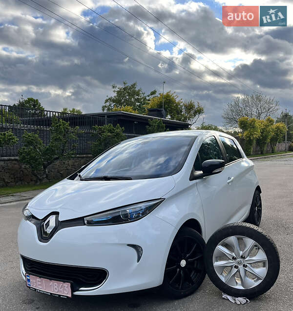 Хэтчбек Renault Zoe 2016 в 