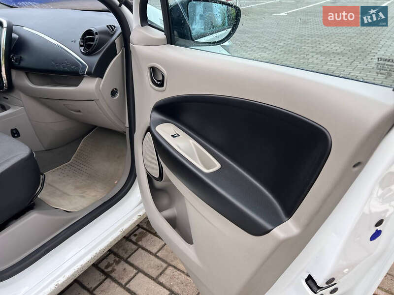 Хэтчбек Renault Zoe 2015 в Дубно фото 22 Хэтчбек Renault Zoe 2015 в Дубно