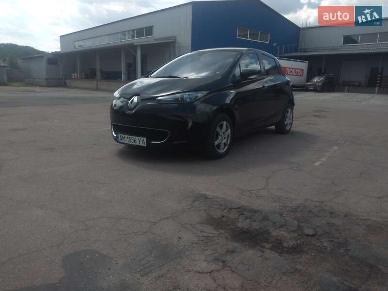 Хэтчбек Renault Zoe 2015 в 