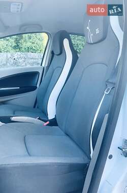 Хэтчбек Renault Zoe 2015 в 