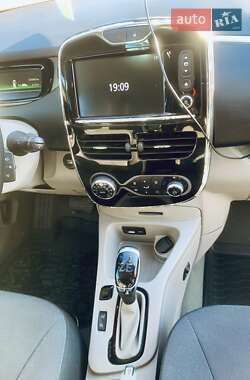 Хэтчбек Renault Zoe 2015 в 