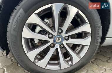 Хэтчбек Renault Zoe 2021 в 
