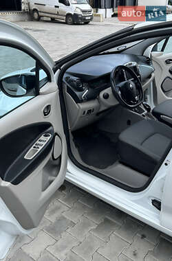Хетчбек Renault Zoe 2016 в 