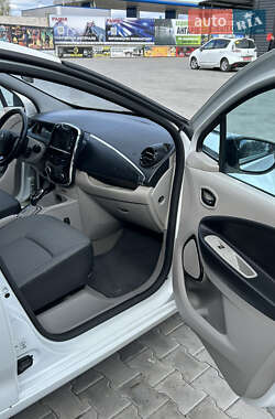 Хетчбек Renault Zoe 2016 в 