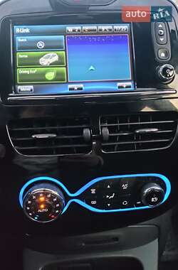 Хэтчбек Renault Zoe 2017 в 