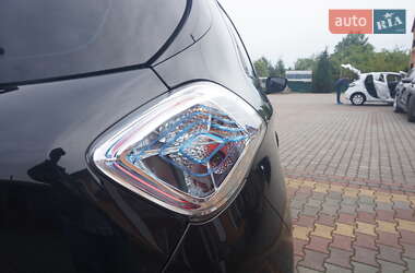 Хетчбек Renault Zoe 2015 в 