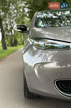 Хэтчбек Renault Zoe 2016 в 