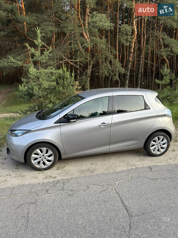 Хетчбек Renault Zoe 2016 в 