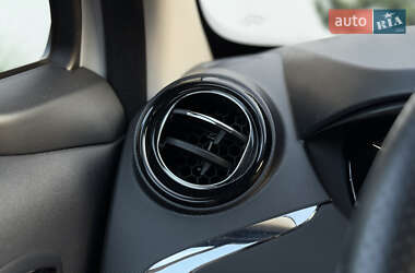 Хэтчбек Renault Zoe 2019 в 