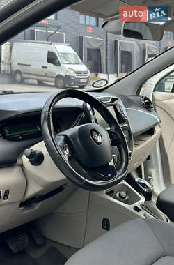 Хэтчбек Renault Zoe 2016 в 