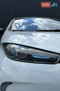 Хэтчбек Renault Zoe 2016 в 