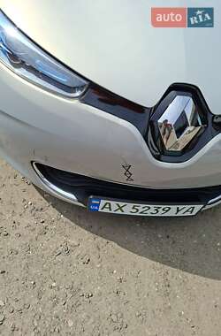 Хэтчбек Renault Zoe 2016 в 