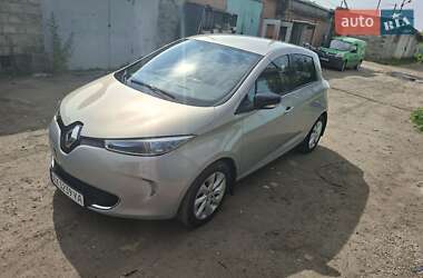 Хэтчбек Renault Zoe 2016 в 