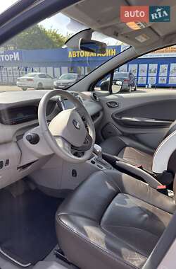 Хэтчбек Renault Zoe 2017 в 