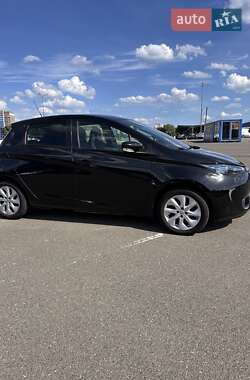 Хэтчбек Renault Zoe 2016 в 