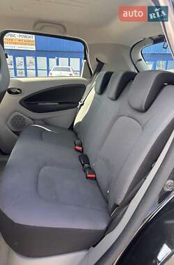 Хэтчбек Renault Zoe 2016 в 