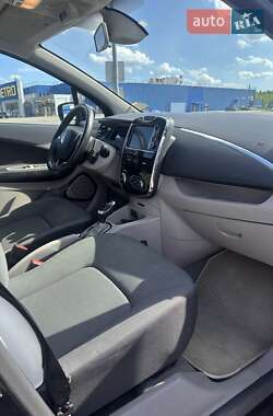 Хэтчбек Renault Zoe 2016 в 