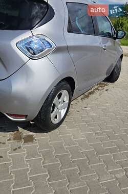Хэтчбек Renault Zoe 2015 в 