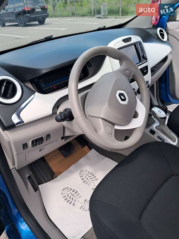 Хэтчбек Renault Zoe 2016 в Дубно