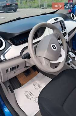 Хэтчбек Renault Zoe 2016 в 