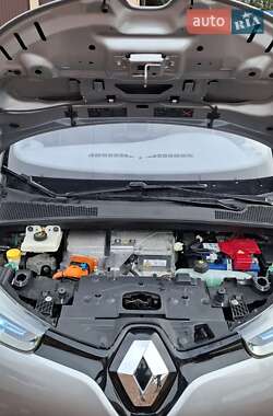 Хэтчбек Renault Zoe 2014 в 