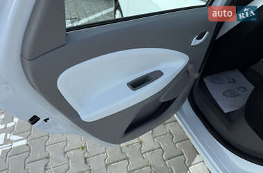 Хэтчбек Renault Zoe 2019 в 