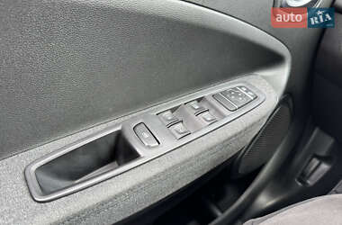 Хэтчбек Renault Zoe 2021 в 