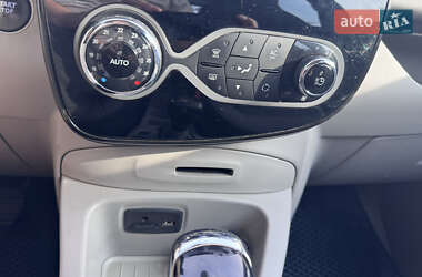 Хэтчбек Renault Zoe 2015 в 