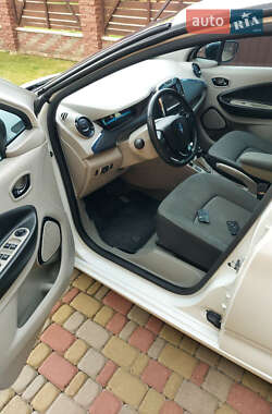 Хэтчбек Renault Zoe 2014 в 