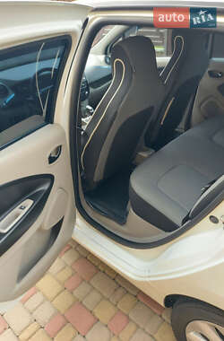Хэтчбек Renault Zoe 2014 в 