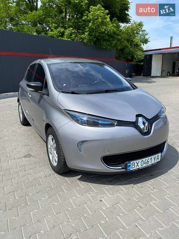 Хэтчбек Renault Zoe 2015 в 
