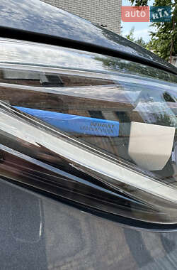 Хэтчбек Renault Zoe 2021 в 