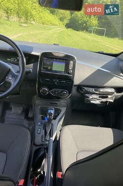 Хэтчбек Renault Zoe 2017 в 