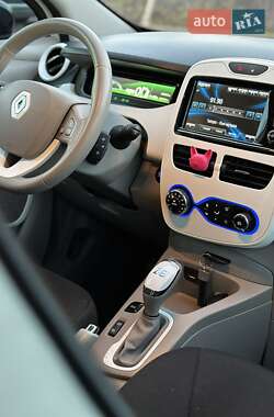 Хэтчбек Renault Zoe 2015 в 
