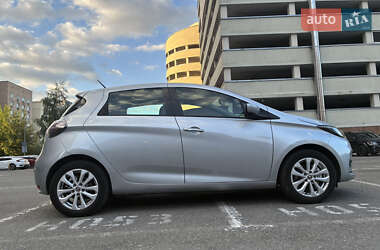 Хэтчбек Renault Zoe 2021 в 