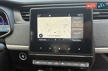 Хэтчбек Renault Zoe 2021 в 