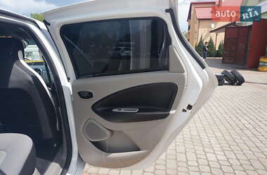 Хетчбек Renault Zoe 2016 в 