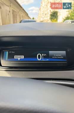 Хэтчбек Renault Zoe 2017 в 